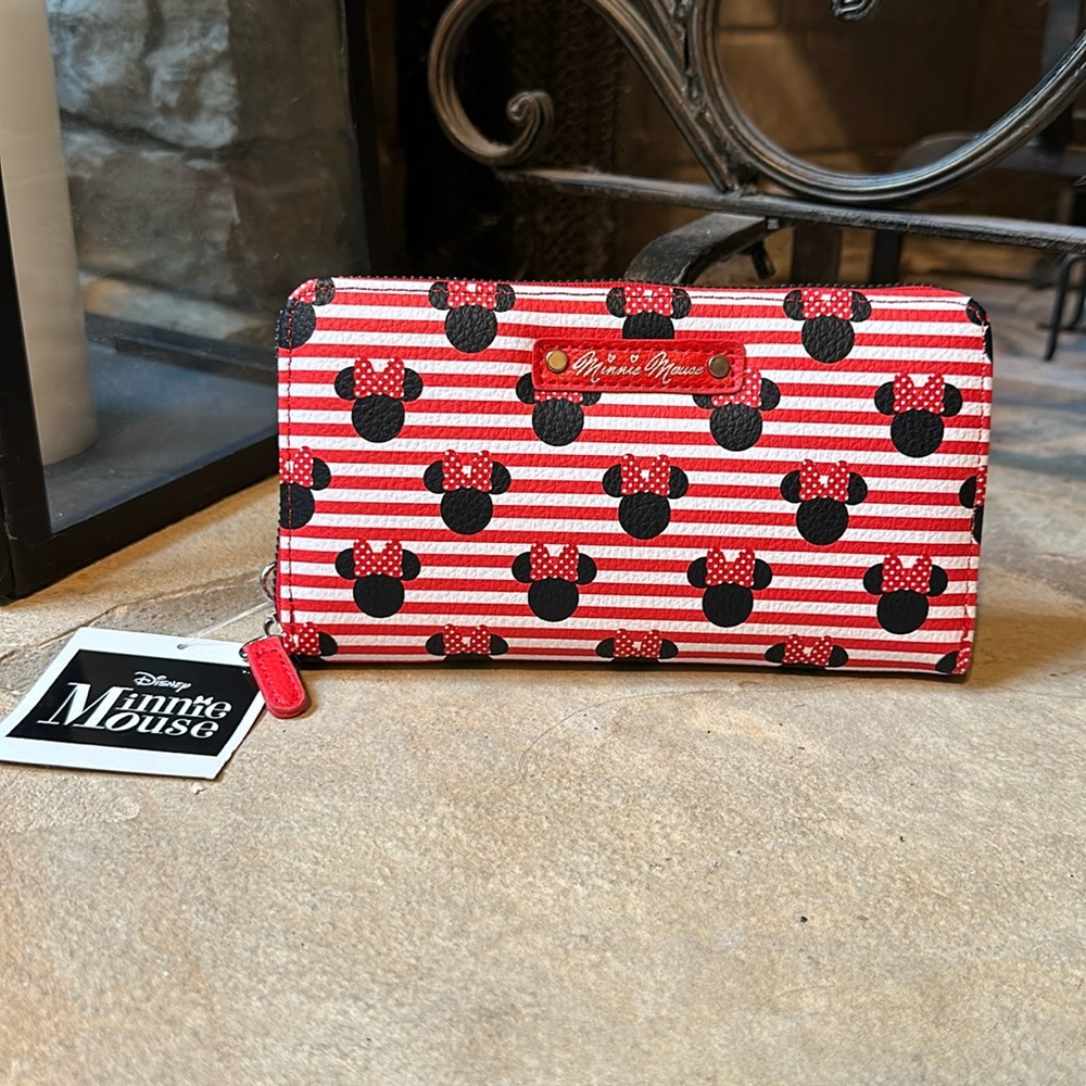 NWT Disney Minnie Mouse Zipper Wristlet Wallet